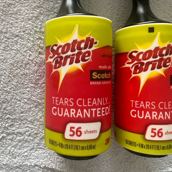 NEW BUNDLE OF LINT ROLLERS- 2 WITH HANDLES/ 2 REFILLS - Picture 3 of 7